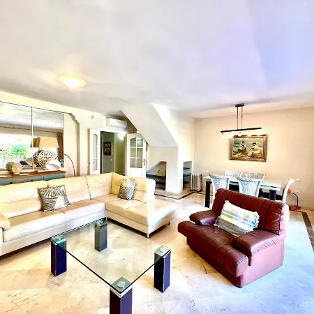 Cosy Townhouse Golden Mile