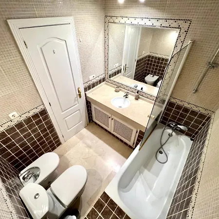 Cosy Townhouse Golden Mile Apartment *